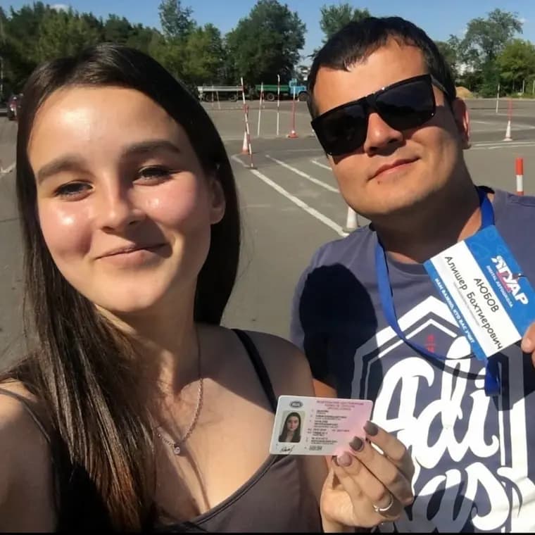 Выпускник автошколы Ягуар с правами