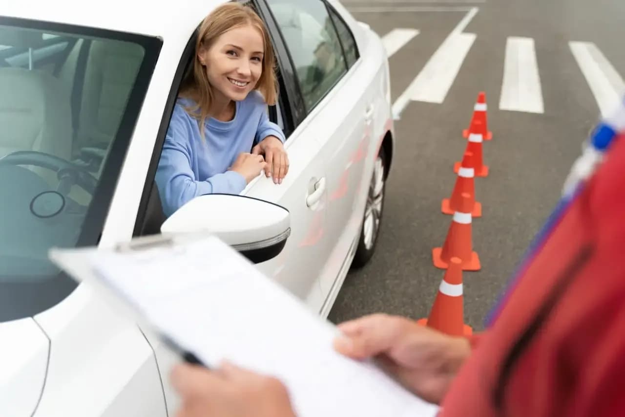 Сколько длится обучение в автошколе на права категории B?