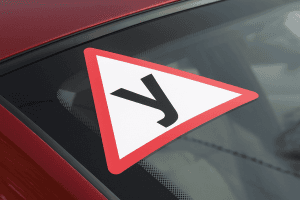 Знак У на авто