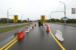 Дорожная разметка с ограждениями 